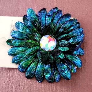 Green irredescedent flower Clip NWT